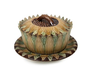BENDIGO POTTERY Colonial butter dish with sunflower motif 19th century, 9cm high, 15cm diameter