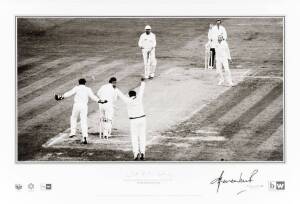 SHANE WARNE: Photograph "Ball of the Century" by Patrick Eagar, signed on mount by Shane Warne, limited edition 368/500, size 63x41cm.