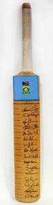 1993-94 SOUTH AFRICA TOUR OF AUSTRALIA, full size Cricket Bat with 16 signatures including Hansie Cronje, Allan Donald & Gary Kirsten. No rubber on handle, otherwise VG condition.