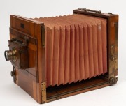 DEMARIA-LAPIERRE & MOLLIER:&nbsp;178 x 130mm plate tailboard camera, c. 1900s, with Wollensak Anastigmat Series IV f6.3 lens [#203471]&nbsp;and roller-blind shutter. - 3