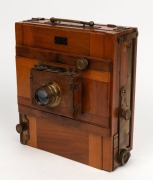 DEMARIA-LAPIERRE & MOLLIER:&nbsp;178 x 130mm plate tailboard camera, c. 1900s, with Wollensak Anastigmat Series IV f6.3 lens [#203471]&nbsp;and roller-blind shutter. - 4