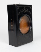 22 x 14 x 6cm folding graphoscope with magnifier lens, photograph holder, and carved floral decorative pattern. - 2