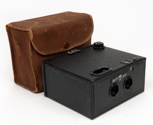 THORNTON-PICKARD: Stereo Puck 120 rollfilm stereo box camera, c. 1932, with cloth case.