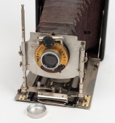 BUTCHER & SON: 'Cameo' 12 x 17cm plate field camera, c. 1910s, with Beck Symmetrical lens, Automatic Minimum Cameo shutter, and metal lens cap. - 2