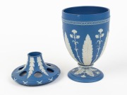 ADAMS antique English blue Jasper Ware&nbsp;pottery vase with flower aid, circa 1790, impressed "ADAMS", 21cm high - 3