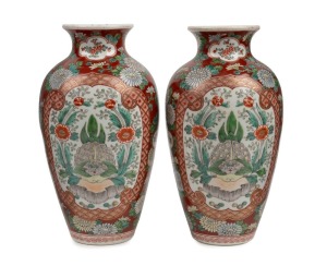 A pair of antique Japanese porcelain mantle vases with floral enamel decoration on red and white ground, Meiji period, 19th century, 25cm high