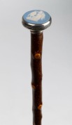 An antique walking stick with silver vinaigrette top inset with Wedgwood blue Jasper Ware medallion, on a blackthorn shaft with brass ferrule, 19th century, ​​​​​​​83cm high - 2