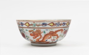 An antique Chinese porcelain bowl with enamel decoration, Qing Dynasty, 19th century, six character mark to base, 5.5cm high, 12cm diameter
