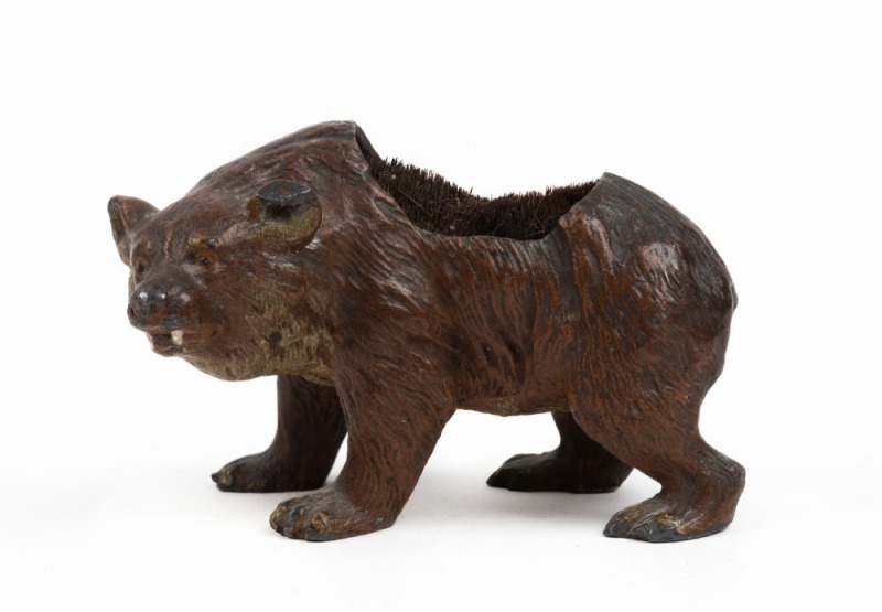 An antique Austrian cold painted cast metal pen wipe in the form of a bear, 19th/20th century, ​​​​​​​8cm long