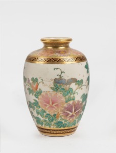 SATSUMA antique Japanese earthenware vase with floral decoration, Meiji period, 19th/20th century, 9cm high