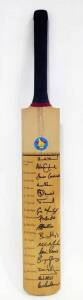 2000-01 ZIMBABWE TOUR OF AUSTRALIA, full size Cricket Bat with 17 signatures including Heath Streak, Andy Flower & Carl Rackemann (coach). VG condition.