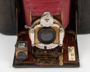 LIZARS: Challenge Dayspool&nbsp;vertical-folding camera, c. 1905, with red bellows. - 4