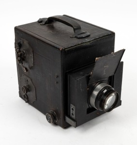 GRAFLEX: 'Auto Graflex' 3 x 4" plate SLR camera, c. 1910, with Kodak Anastigmat 7½" f4.5 lens [#2555].