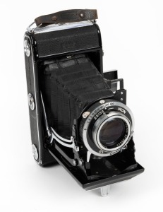 ZEISS IKON: Ikonta C 521/2 vertical-folding camera, c. 1938, with Tessar 105mm f3.5 lens [#39644].