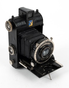 VOIGTLÄNDER: Virtus vertical-folding camera, c. 1933, with Skopar 75mm f3.5 lens [#888772] and Compur shutter.