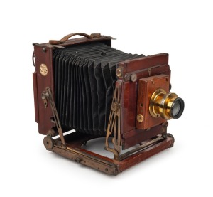 THORNTON-PICKARD: 'Royal Ruby' 4¾ x 6½" plate triple extension field camera, c. 1904, with Swift & Son London Paragon Rapid 8 x 5 lens [#1703], and roller-blind shutter.