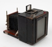 BUTCHER & SON: 'The Ralli' 3 x 4" plate field camera, c. 1906, with Ross Homocentric 5&frac12;" f5.6 lens and folding Newton finder. - 3