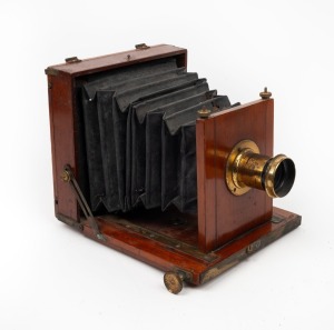 4¾ x 6½" plate field camera with uninscribed lens 6.5cm in height and approx. 4cm in diameter.