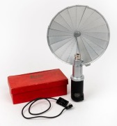LEITZ: Leica CEYOO&nbsp;Synchronblitzer flash attachment, c. 1950s, in original maker's box with sync cable.