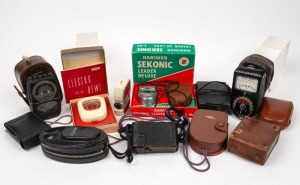 VARIOUS MANUFACTURERS: Twelve light meters, most in leather cases, from such brands as Bertram, General Electric, Sekonic, Soligor, and Weston. (12 items)