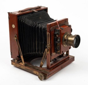 THORNTON-PICKARD: 'Imperial Triple Extension' 4¾ x 6½" plate field camera, c. 1910, with Thornton-Pickard Rectoplanat lens and Thornton-Pickard roller-blind shutter.