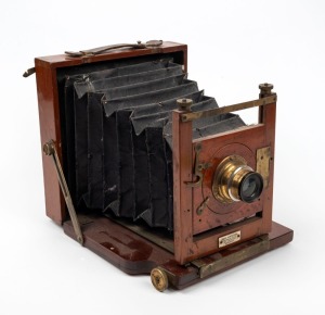 4¾ x 6½" plate field camera with Voigtländer & Sohn Braunschweig Collinear III 1.6s lens [#71733] and 'James Henderson Photographic Dealer Aberdeen' retailer's plate.