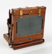 HOUGHTON: 'Triple Victo'&nbsp;4&frac34; x 6&frac12;"&nbsp;triple extension field camera, c. 1900s, with lens with f8/11/16/22/32/44/64 aperture markings and Thornton-Pickard roller-blind shutter. - 3