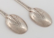 A pair of antique English dog nose teaspoons with engraved decoration, 17th/18th century, 10cm long - 2