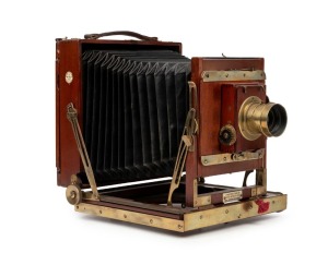 TALBOT & EAMER: 'The Miral' 4¾ x 6½" plate triple-extension field camera, c. 1890s, with Ross London 5 x 4 Rapid Symmetrical lens [#23766] and Thornton-Pickard roller-blind shutter.