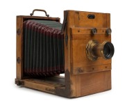 BIAL & FREUND: 13 x 18cm plate tropical wood tailboard camera, c. 1870, with unmarked lens. - 2