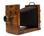 BIAL & FREUND: 13 x 18cm plate tropical wood tailboard camera, c. 1870, with unmarked lens. - 3