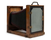 BIAL & FREUND: 13 x 18cm plate tropical wood tailboard camera, c. 1870, with unmarked lens. - 4