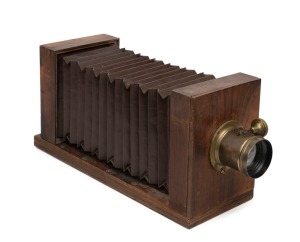 3¼ x 4¼" plate tailboard camera, with Petzval lens with focal length of approx. 8cm and lens diameter of approx. 4cm.