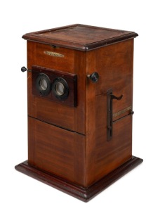 UNIS FRANCE: 'Metascope' tray-based tabletop mahogany stereoscope, 40cm in height, c. 1926.