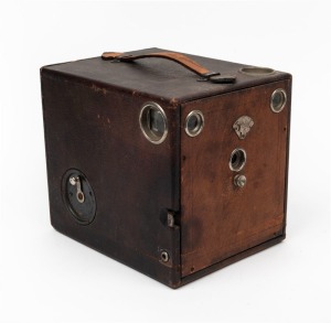 13 x 11cm plate box-type camera, c. 1910s.