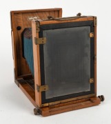 EUGEN LOEBER: 'Reisekamera'&nbsp;5 x 7" tropical wood tailboard&nbsp;camera, c. 1895, with well-preserved blue bellows, Schlesicky-Str&ouml;hlein Frankfurt am Mein Rapid Aplanat Comfort Serie B.A8 lens [#6158], and lens cap. - 3