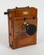 EUGEN LOEBER: 'Reisekamera'&nbsp;5 x 7" tropical wood tailboard&nbsp;camera, c. 1895, with well-preserved blue bellows, Schlesicky-Str&ouml;hlein Frankfurt am Mein Rapid Aplanat Comfort Serie B.A8 lens [#6158], and lens cap. - 4