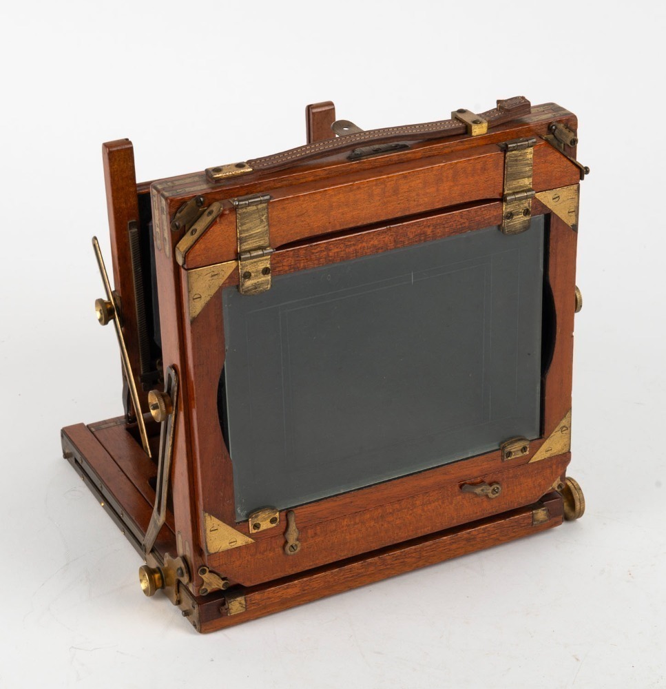 ROYAL: 4¾ x 6½ field camera, c. 1890s, with Wray London 5 W. A. R.