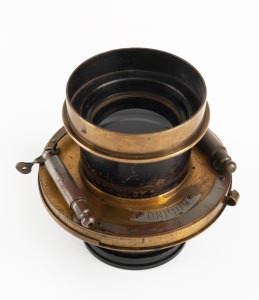 BAUSCH & LOMB: 'Unicum' shutter [#448134] coupled with brass lens with approx. 7cm focal length and lens diameter of approx. 4cm, c. 1890s.