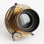 BAUSCH & LOMB: 'Unicum' shutter [#448134] coupled with brass lens with approx. 7cm focal length and lens diameter of approx. 4cm, c. 1890s. - 2