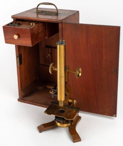 Steel and brass microscope, 33cm at highest setting, in timber box with various additional elements and prepared slides, 19th century.