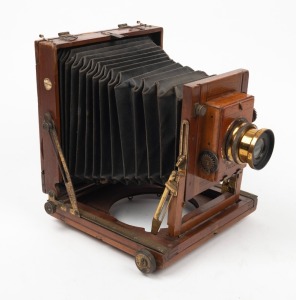 THORNTON-PICKARD: 'College' 4¾ x 6½" plate field camera, c. 1912, with Thornton-Pickard Beck Symmetrical lens and roller-blind shutter.