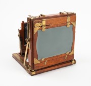 BUTCHER & SON: 'National' 4&frac34; x 6&frac12;"&nbsp;plate field camera, c. 1905, with lens with f8/11/16/22/32/44 aperture markings. - 3