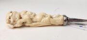 An antique Japanese envelope opener with carved ivory handle showing a monkey with Kabuki mask, Meiji Period, 19th/20th century, 26cm high - 2