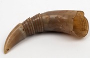 A scrimshaw cow horn decorated with an anchor and flowers, ​​​​​​​29cm long - 2