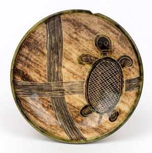 CARL COOPER pottery dish with Aboriginal turtle decoration, incised "Carl Cooper, Melbourne, 1956", 11.5cm diameter