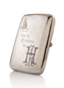 An antique sterling silver cigar case with kangaroo decoration, engraved "À VOTRE SANTÉ FROM THE MEMBERS TO L.H.", manufactured by Walker & Hall in Chester, circa 1901, 11.5cm high, 139 grams