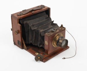 LIZARS: 'Rambler' 3¼ x 4¼" plate field camera, c. 1898, with lens with f8/11/16/22/32/44/64 aperture markings, and Thornton-Pickard roller-blind shutter.