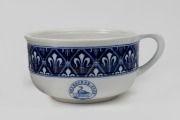 MELBOURNE CLUB antique blue and white English porcelain chamber pot with fleur-de-lis border emblazoned with the club crest, blue factory and diamond registration marks to base "Daniell, London" and "S.W.M. & Co., FLEUR DE LIS", 14cm high, 28cm wide