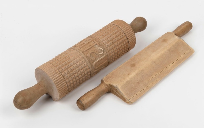 BEGA BUTTER FACTORY, N.S.W. (attributed), patriotic antique carved kauri pine rolling pin form butter mould and associated butter pat, circa 1900, (2 items), 50cm wide